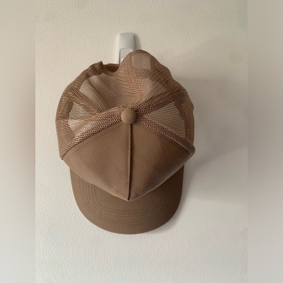 LIKE NEW Bass Pro Shops Trucker Hat Tan - Picture 2 of 3